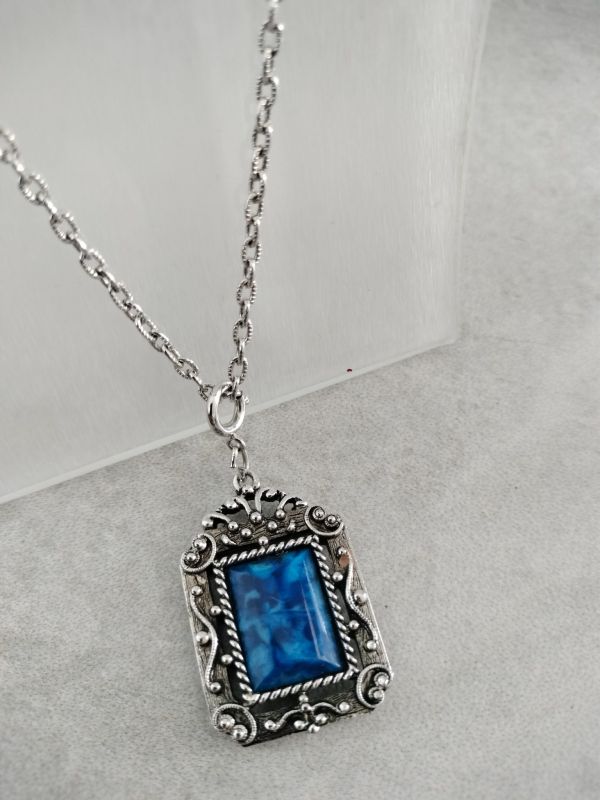 Vintage Sarah Coventry Filigree Marble Glass necklace